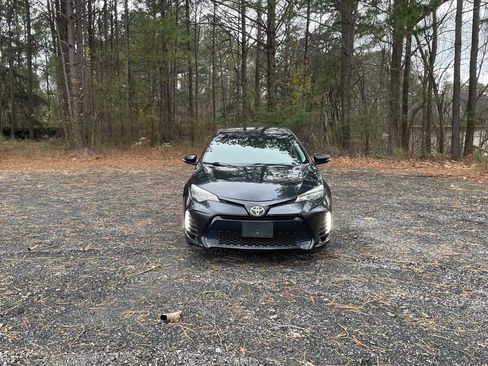 Used 2019 Toyota Corolla SE image 2
