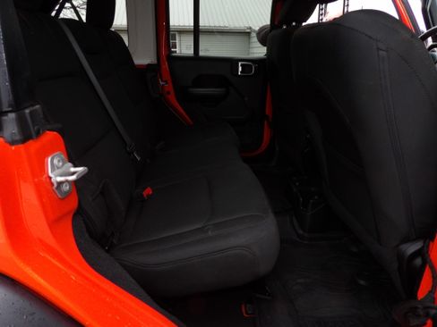 Used 2019 Jeep Wrangler Unlimited Sport image 18