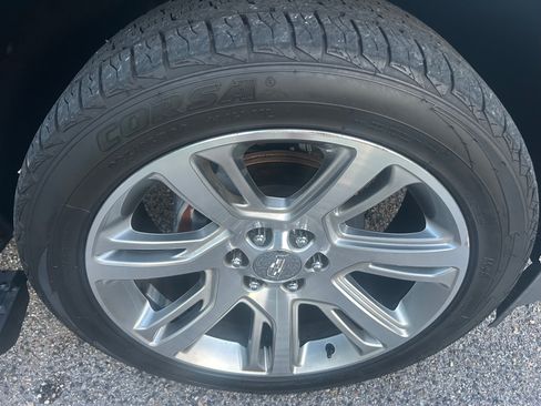 Used 2018 Cadillac Escalade 4WD Premium Luxury image 21