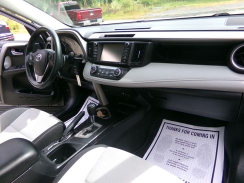 Used 2016 Toyota RAV4 XLE image 15
