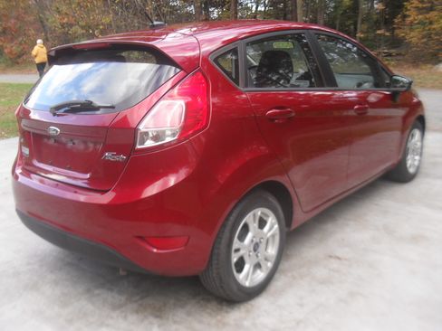 Used 2014 Ford Fiesta SE image 2