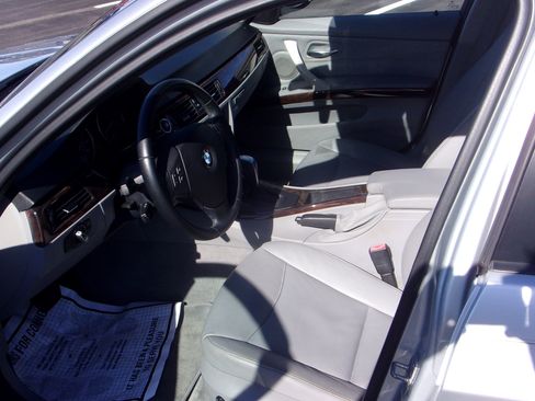 Used 2011 BMW 328i image 18