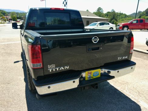 Used 2013 Nissan Titan 4x4 Crew Cab SV image 12