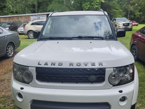 Used 2011 Land Rover LR4 HSE image 2