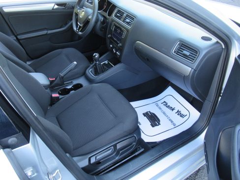 Used 2016 Volkswagen Jetta SE image 16