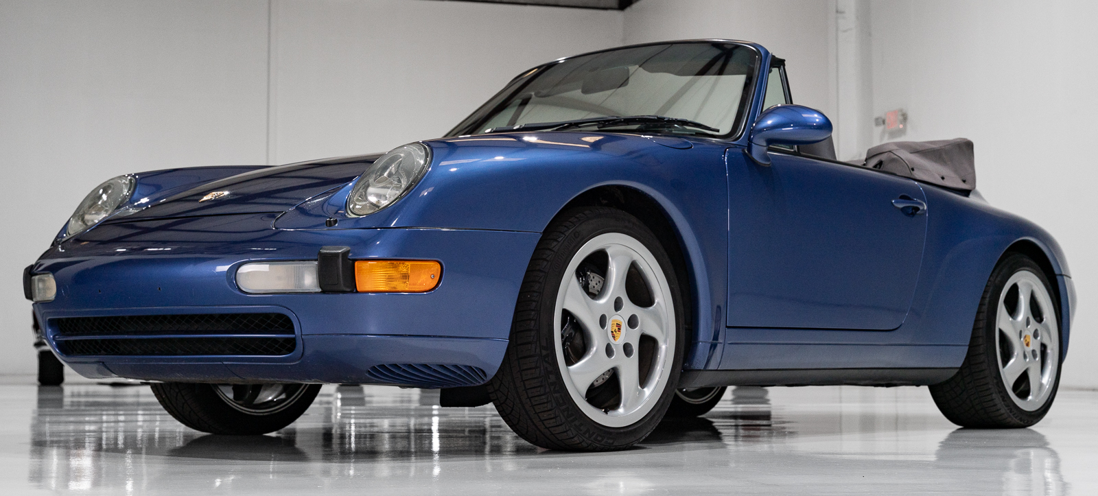 Used 1997 Porsche 911 Carrera Cabriolet RWD image 36