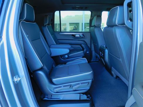 New 2026 Chevrolet Suburban Premier image 32