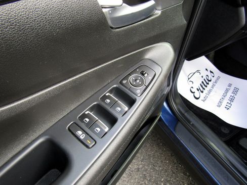 Used 2022 Hyundai Santa Fe SEL image 17