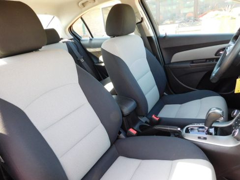 Used 2016 Chevrolet Cruze LS image 24
