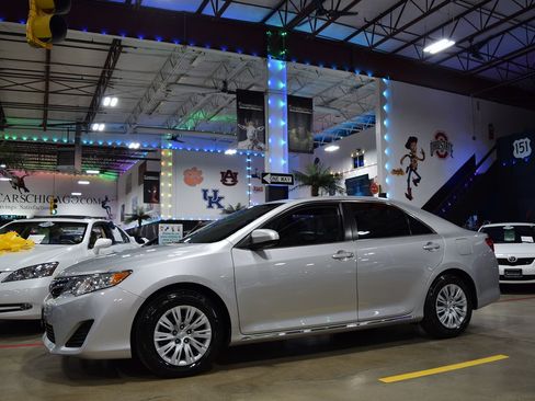 Used 2012 Toyota Camry LE image 3