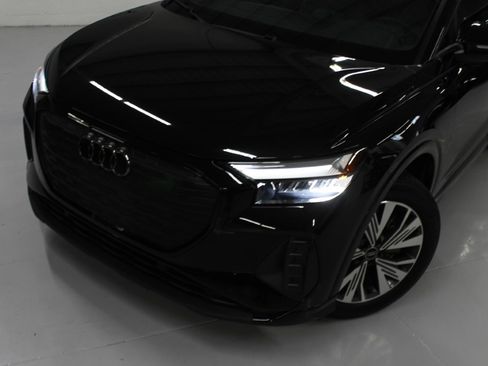 Used 2025 Audi Q4 e-tron Premium RWD image 4