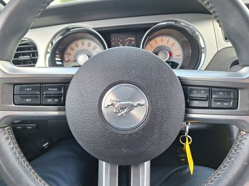 Used 2012 Ford Mustang image 11