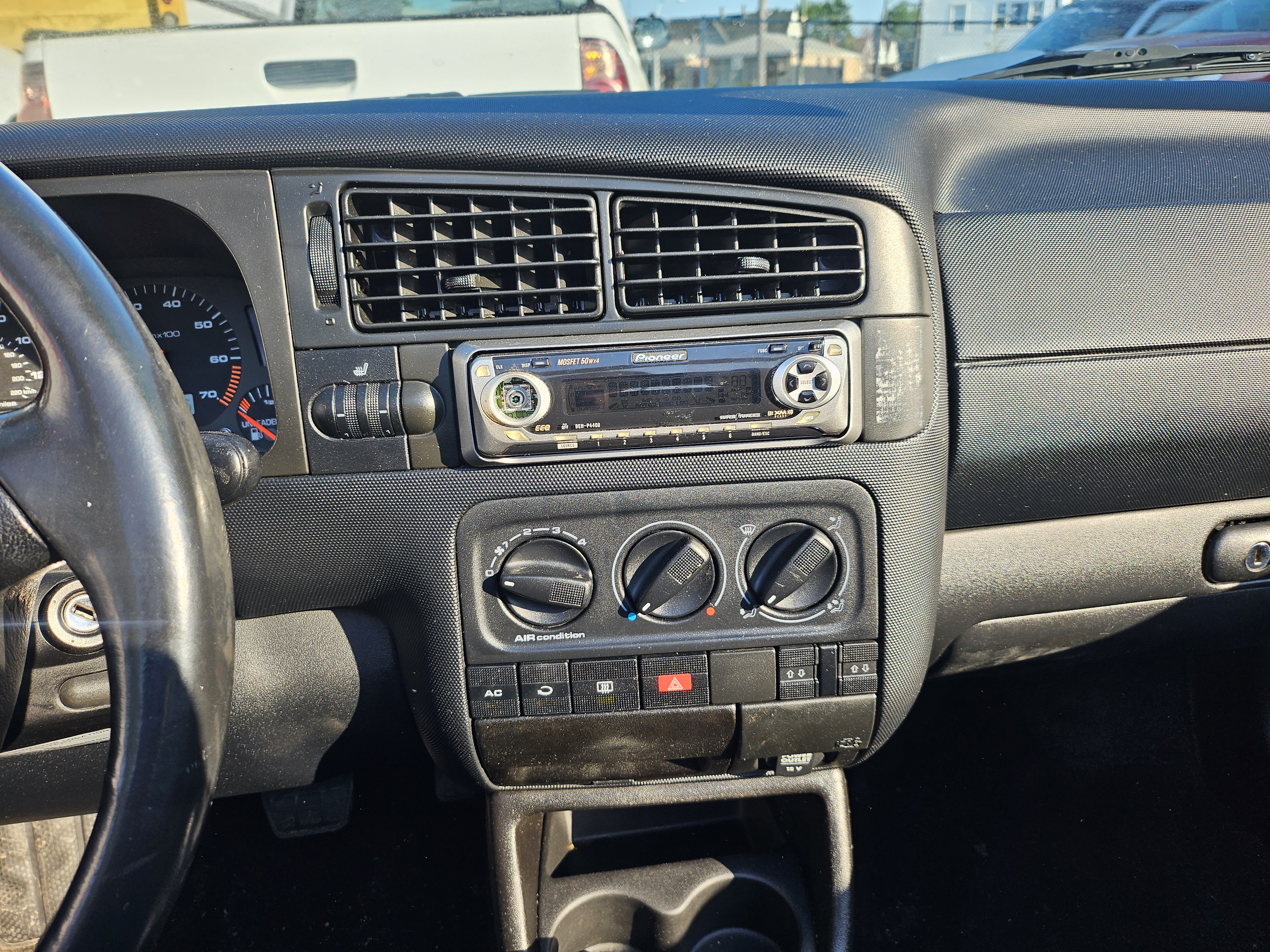 Used 2002 Volkswagen Cabrio GLS FWD image 11