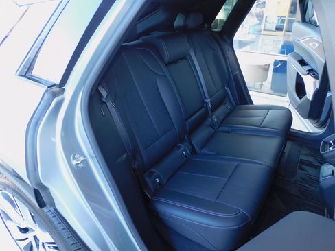 Used 2024 Cadillac Lyriq Luxury image 31