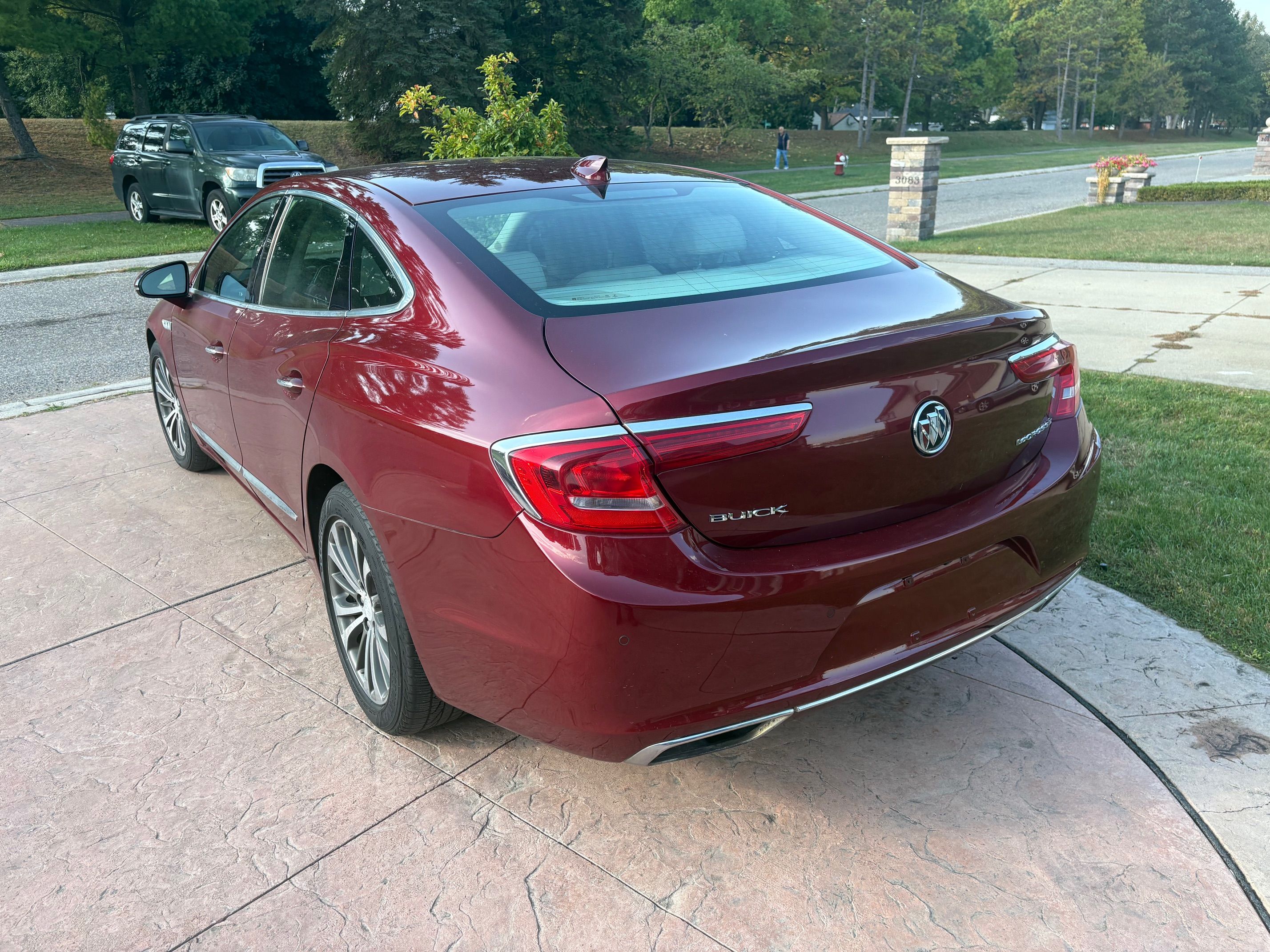 Used 2017 Buick LaCrosse Essence FWD image 4