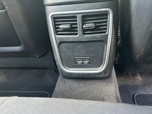 Used 2015 Dodge Charger SE image 25