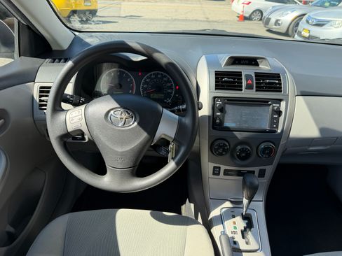 Used 2013 Toyota Corolla LE image 14