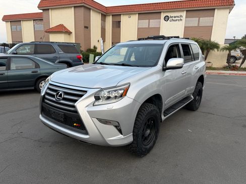 Used 2017 Lexus GX 460 image 4