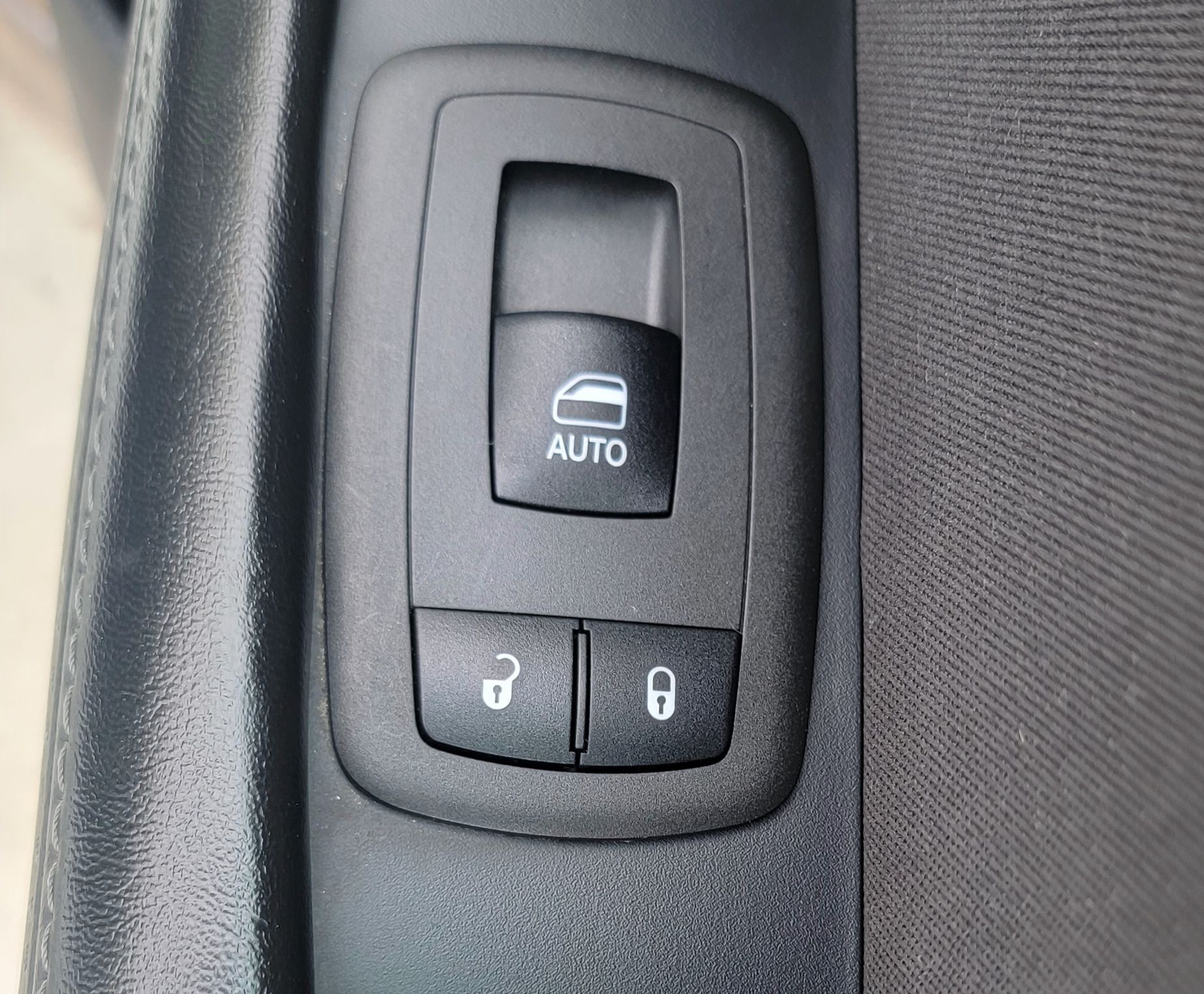 Used 2019 Dodge Challenger SXT RWD image 9
