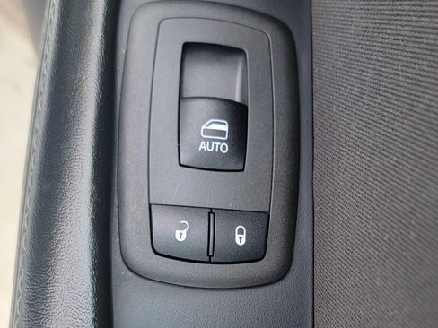 Used 2019 Dodge Challenger SXT image 8