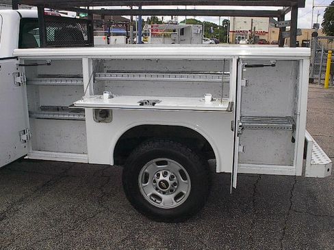 Used 2018 Chevrolet Silverado 2500 W/T RWD image 9