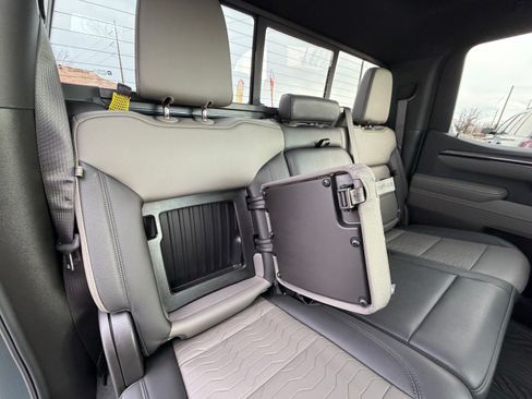 Used 2025 Chevrolet Silverado 1500 ZR2 image 11