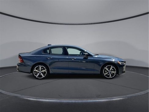 Used 2024 Volvo S60 B5 Core image 16