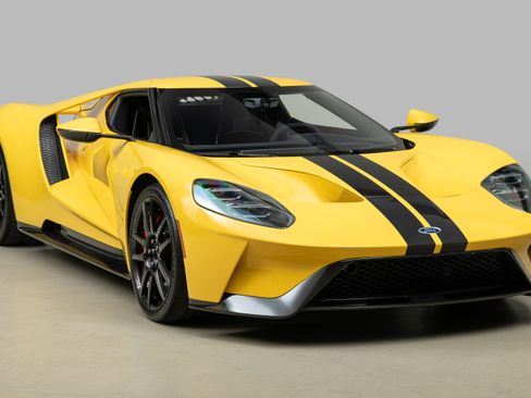 Used 2021 Ford GT Carbon Series RWD image 13