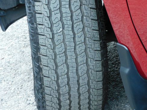 Used 2024 Chevrolet Silverado 1500 LT Z71 image 18