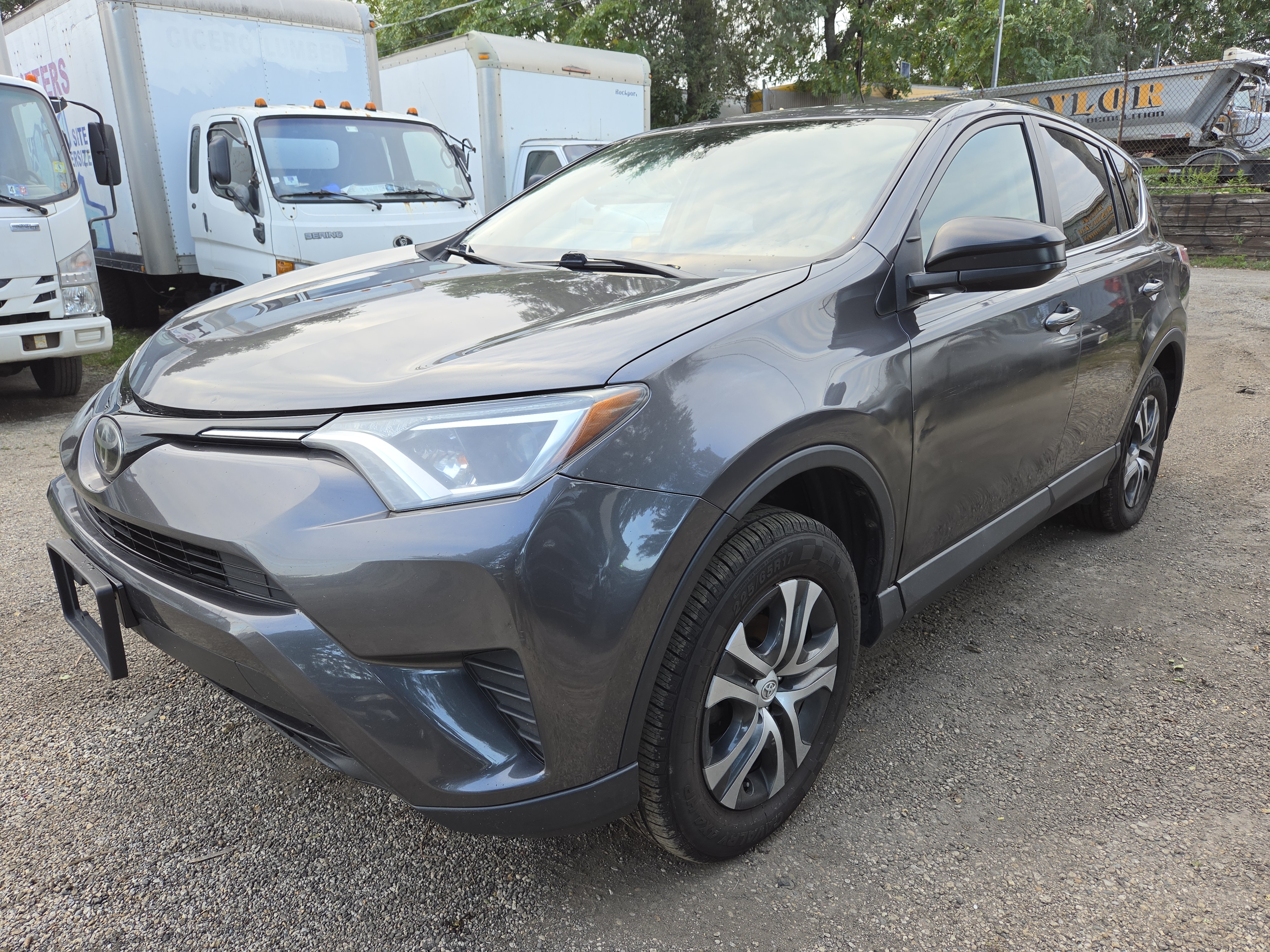 Used 2018 Toyota RAV4 FWD LE image 2