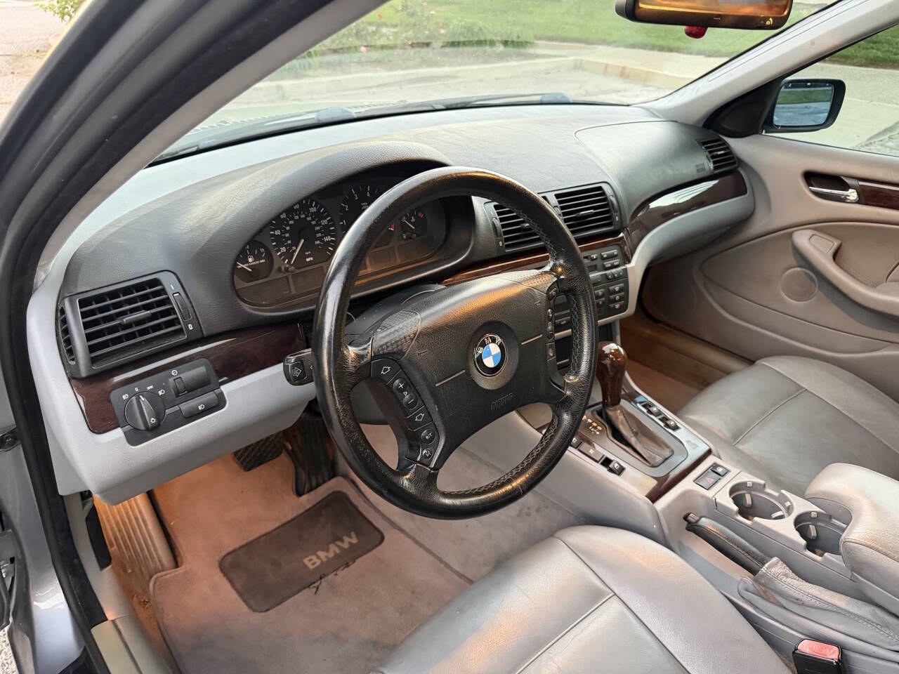 Used 2004 BMW 325i Sedan RWD image 16