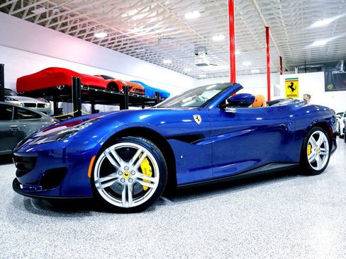 Used 2020 Ferrari Portofino image 3