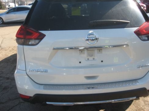 Used 2020 Nissan Rogue SV image 5