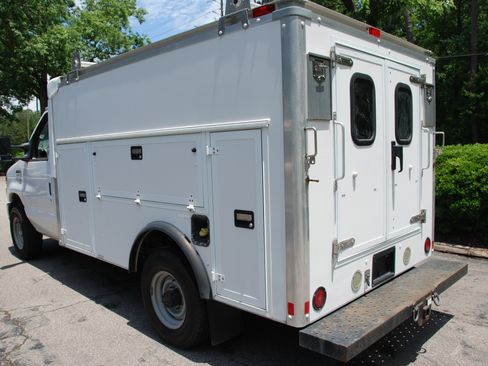 Used 2015 Ford E-350 and Econoline 350 Super Duty RWD image 6