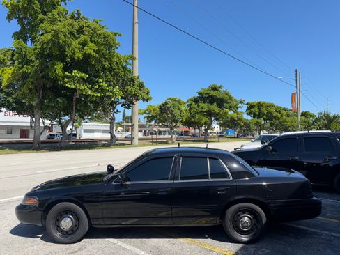 Used 2011 Ford Crown Victoria Police Interceptor RWD image 5