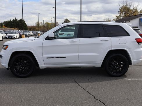 Used 2019 Jeep Grand Cherokee Altitude image 4