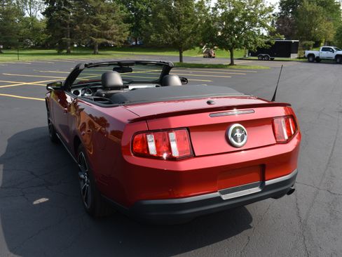 Used 2010 Ford Mustang Convertible RWD image 19