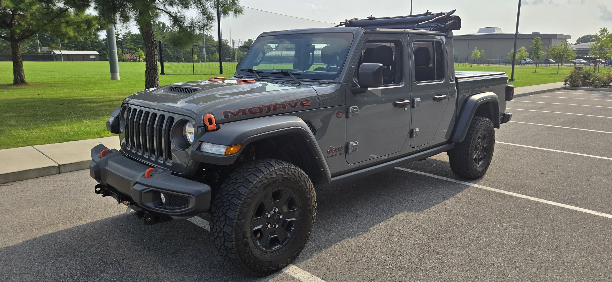 Used 2023 Jeep Gladiator Mojave AWD/4WD image 9