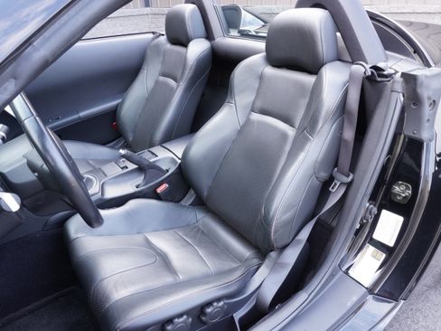 Used 2005 Nissan 350Z Roadster RWD image 11