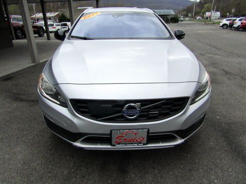 Used 2017 Volvo V60 T5 Cross Country Premier image 7