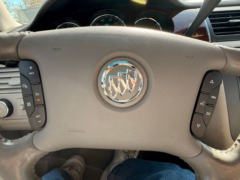 Used 2007 Buick Lucerne CXL image 24