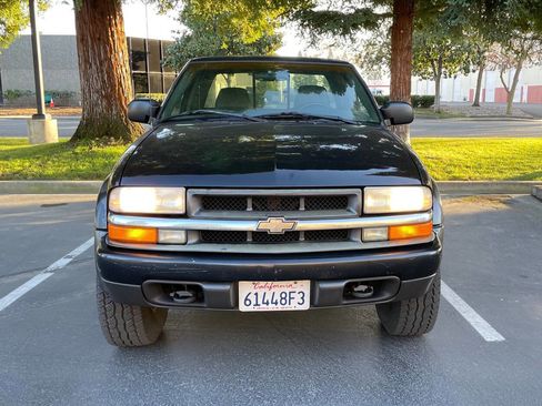 Used 2003 Chevrolet S10 Pickup LS image 2