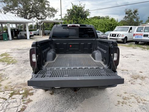 Used 2016 GMC Canyon 2WD Crew Cab SLE image 10