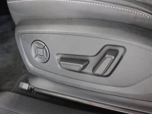 Used 2024 Audi Q4 e-tron quattro Premium Plus AWD/4WD image 29
