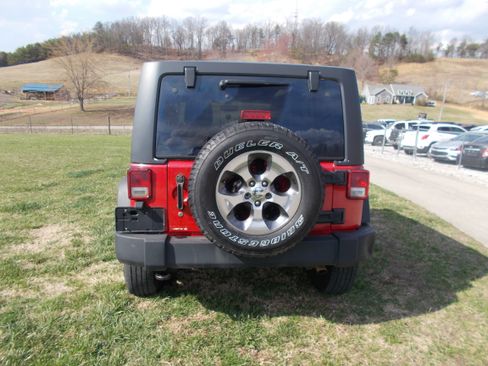 Used 2014 Jeep Wrangler Unlimited Sport image 3