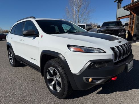 Used 2017 Jeep Cherokee Trailhawk AWD/4WD image 7