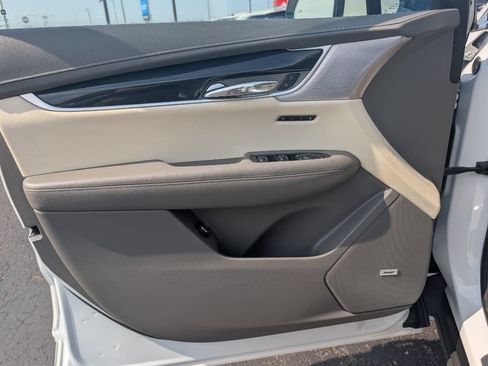 Used 2024 Cadillac XT6 AWD Premium Luxury image 18