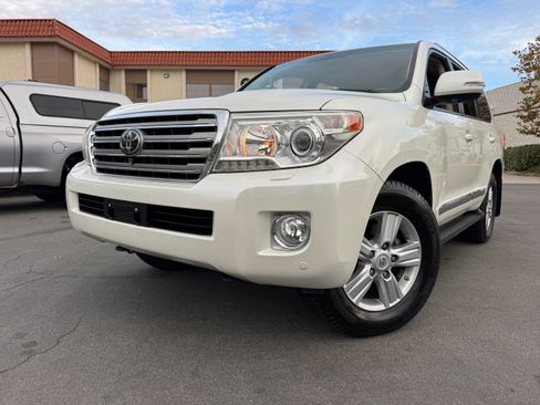 Used 2013 Toyota Land Cruiser image 6