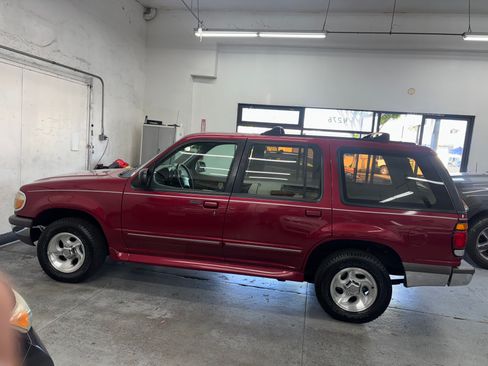 Used 1995 Ford Explorer Eddie Bauer image 3
