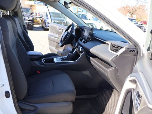 Used 2022 Toyota RAV4 XLE image 16